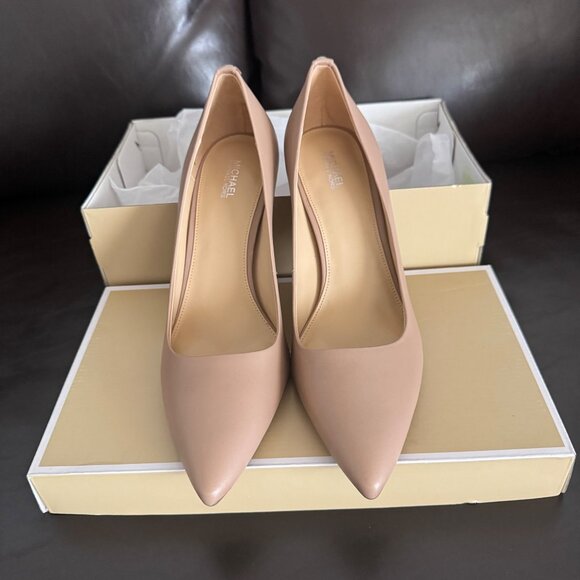 Michael Kors Dorothy flex pump  Leather Pointed-Toe Heels MK Logo Size 6.5M khak - Picture 10 of 11
